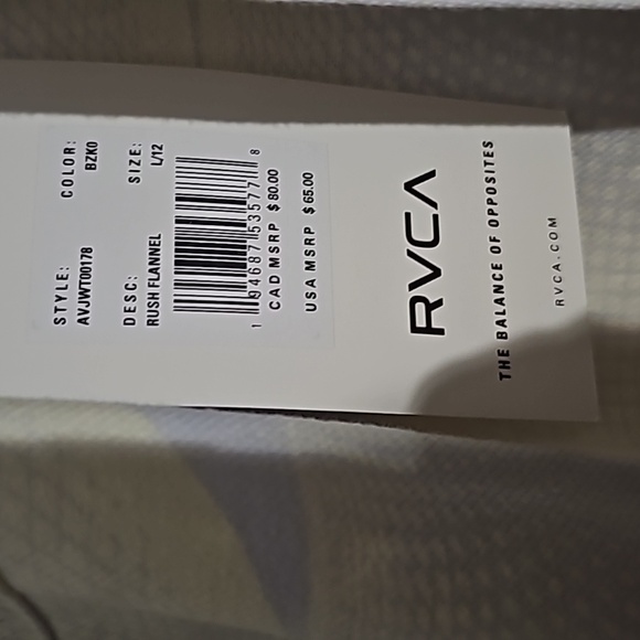 RVCA L Womens Flannel color is a hydrangea and creme/light yellow - Picture 2 of 5